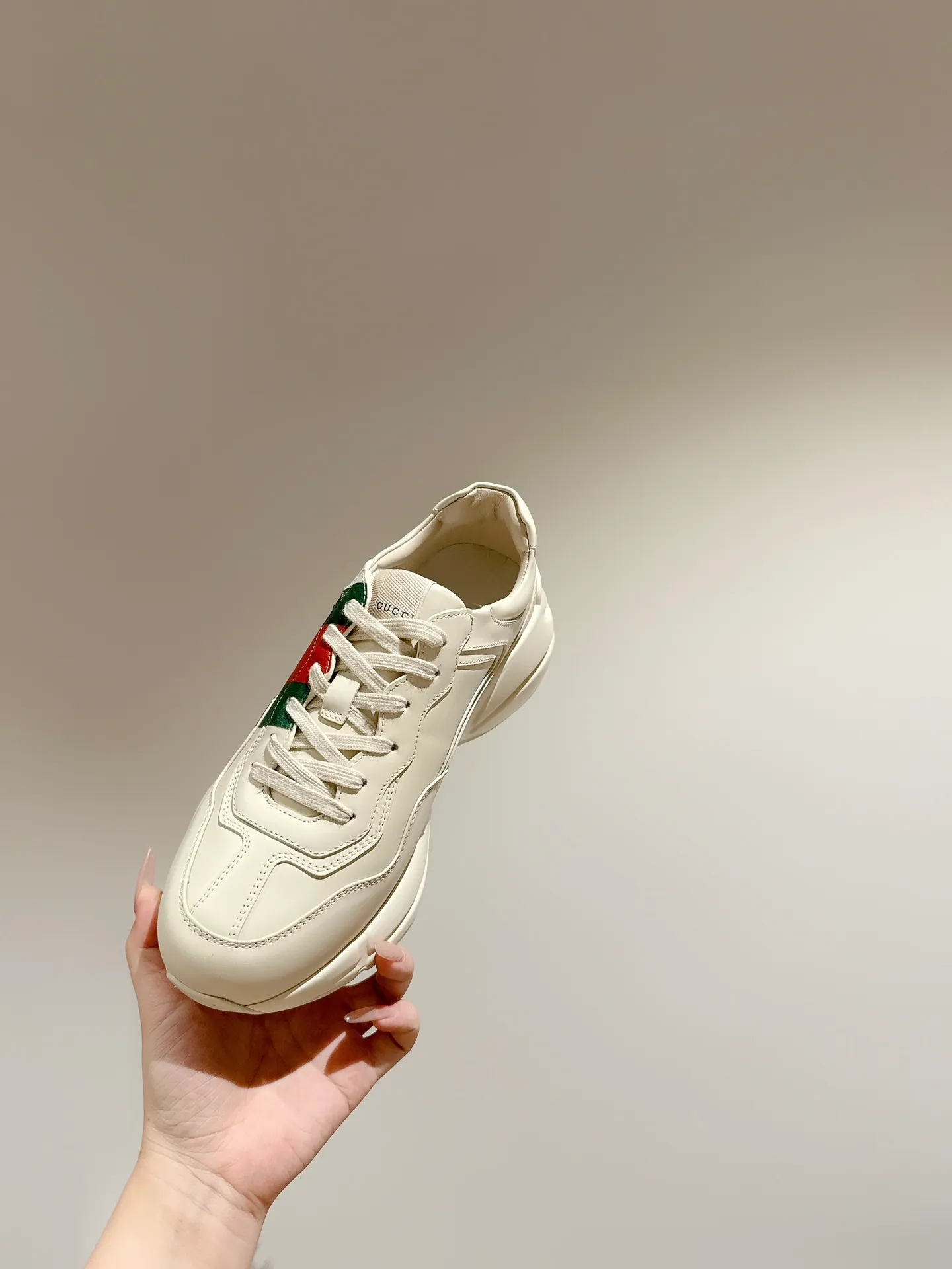 👟👟Ex-factory price 700👟👟 Men's size +10 🇮🇹Italy🇮🇹Gucci GUCCI🇮🇹Dad shoes (purchase level) (original replica) 👑 The original version purchased by Taikoo Hui has been continuously improved and upgraded in details, from the packaging of the shoes - anti-counterfeiting markings - shoe box accessories - fabric optimization - outsole technology - stitching and routing - oil edge technology. We do our best ◼️ Outsole: original plate molding ◼️ Upper: original grade A imported cowhide 🐮 ◼️ lining: original grade A mixed sheepskin 🐑 ◼️ Feet: original grade A mixed sheepskin 🐑 ◼️ Medium and low belt LOGO + original injection molding foot technology + original lasting technology ◼️ Original full set of customized packaging (anti-counterfeiting chip + a cloth bag + GUCCI card envelope + electronic invoice with credit card slip + shoelaces) ◼️ All details of the higher version are consistent with the original version (note the comparison) ◼️ Code number: 35-40 for women and 39-44 for men